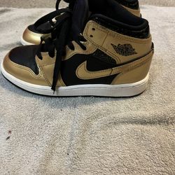 Jordan 1 Mid SE Metallic Gold Black (GS) 
