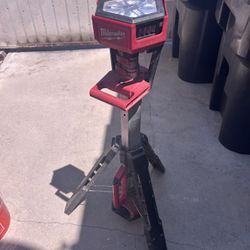 Milwaukee 18V Rocket Tower Light 