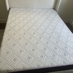 Queen Mattress - like new