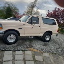 1992 Ford Bronco Tan