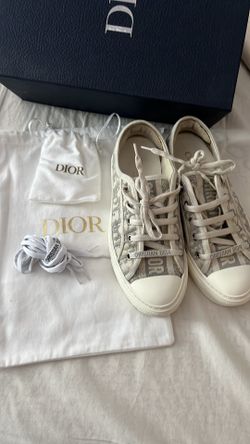 SIZE 37 1/2 WITH BOX & DUST BAG