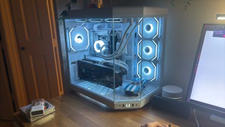 Hyte y70 pc case