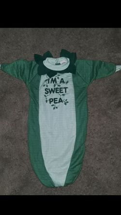 Newborn sweet pea costume
