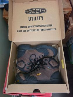 KEEN work boots dry & electrical.
