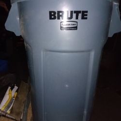 Brute,Rubbermaid,Gray, 44 Gallon 