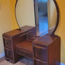 Vanity & Dresser 
