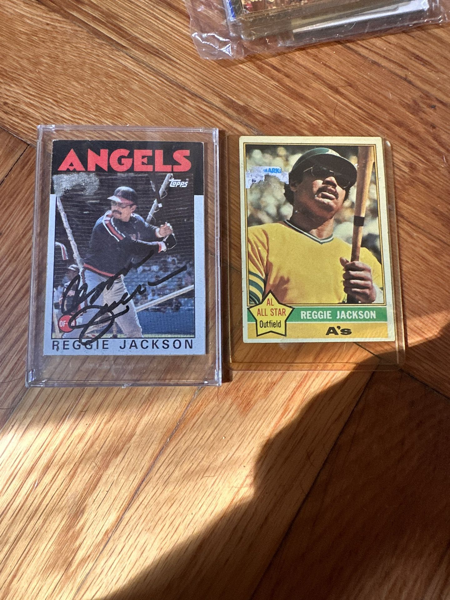 2 Reggie Jackson Baseball Cards 