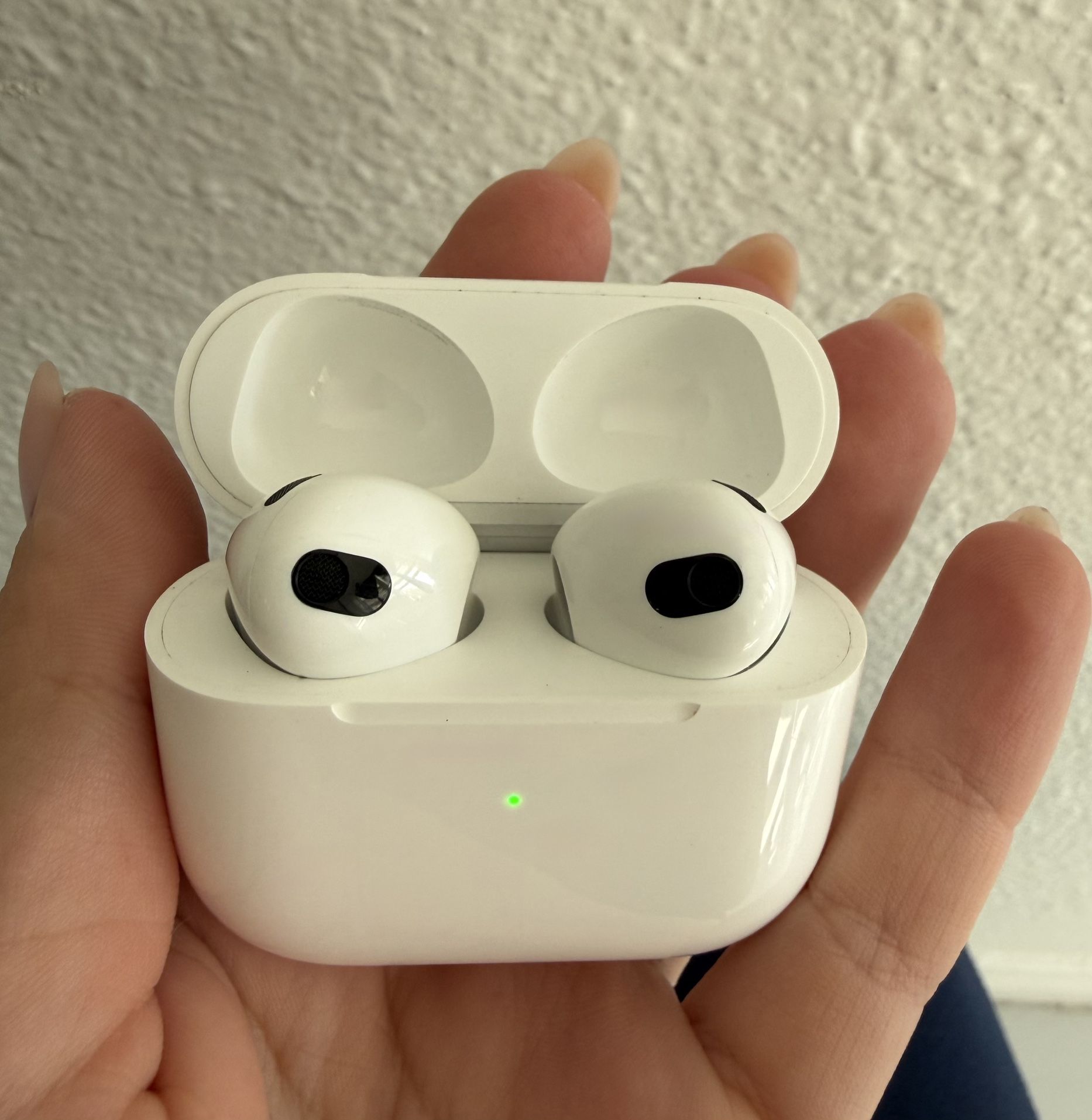 Apple AirPods 3 (3rd Generation) – Excellent Condition