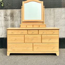 Free Delivery 🚚 MooseHead  Solid Maple Wood Dresser & Mirror