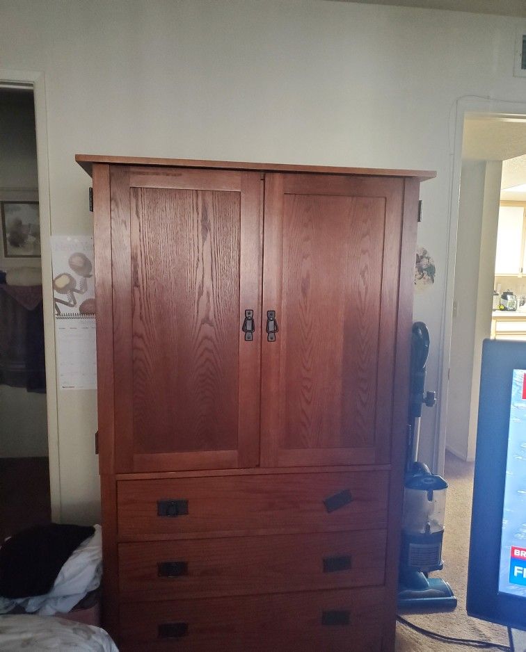 Armoire/TV Stand