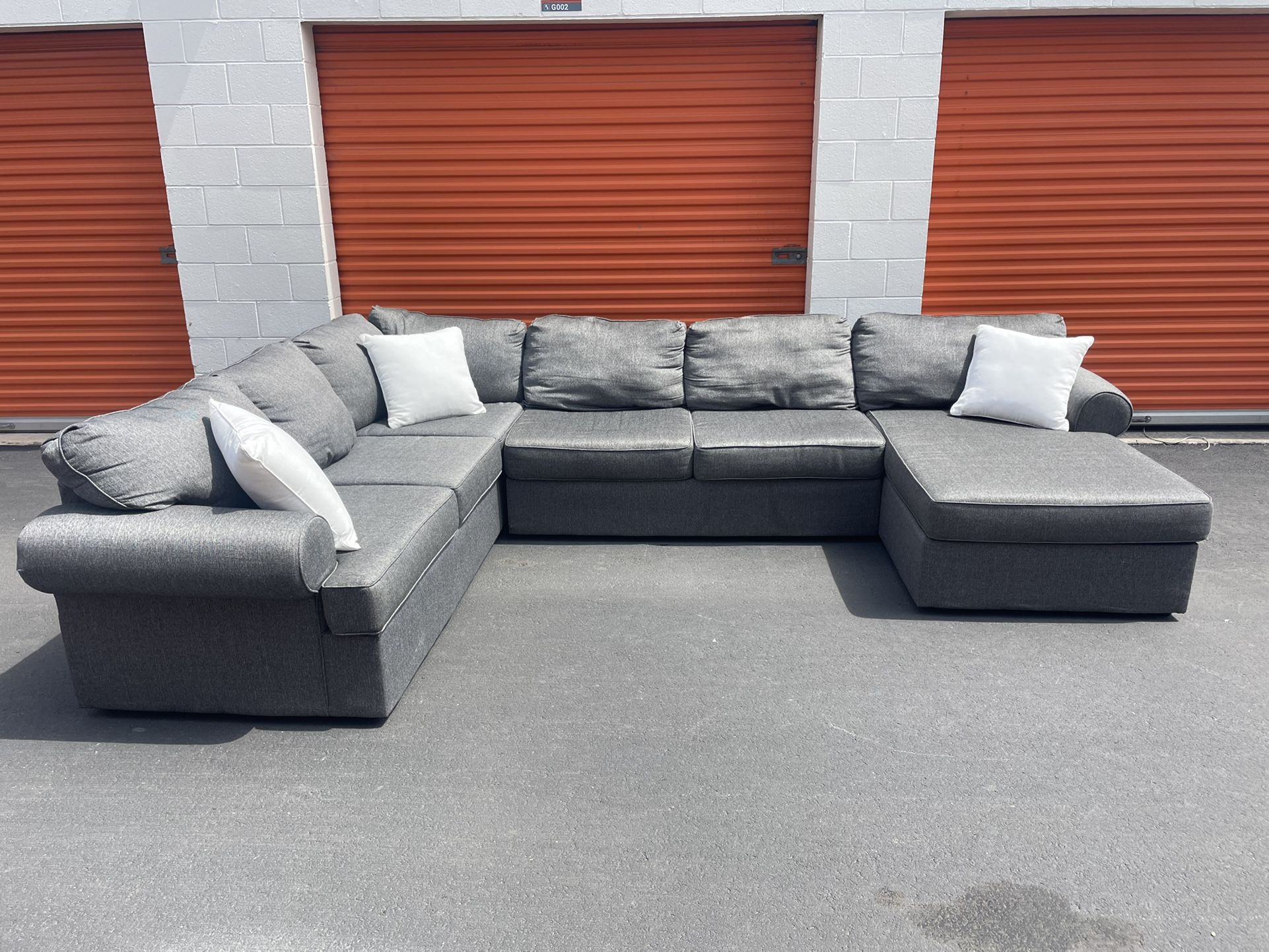 FREE DELIVERY!!! Gray 3 piece sectional couch with chase