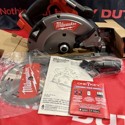 Milwaukee M18 FUEL 7-1/4 in. Circular Saw (Tool-Only)