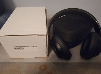 Beats by Dr. Dre Studio Pro Wireless Bluetooth Headphones - Black MQTP3LL/A