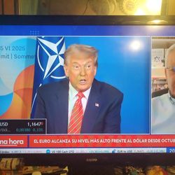 Samsung 55" Is OLD But HD FIRE TV ROKU SMART ANTENA SE VE BIEN