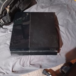 PS4 And 15 Games 2 Controlers