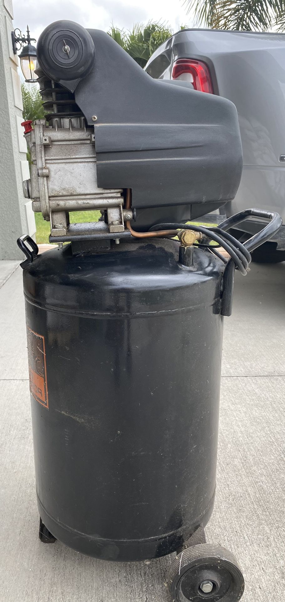 Brute 10 Gal Air Compressor Model 074004, Runs Kraft, 59 OFF