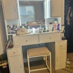 All-White Vanity Set with Matching Chair – Elegant & Functional