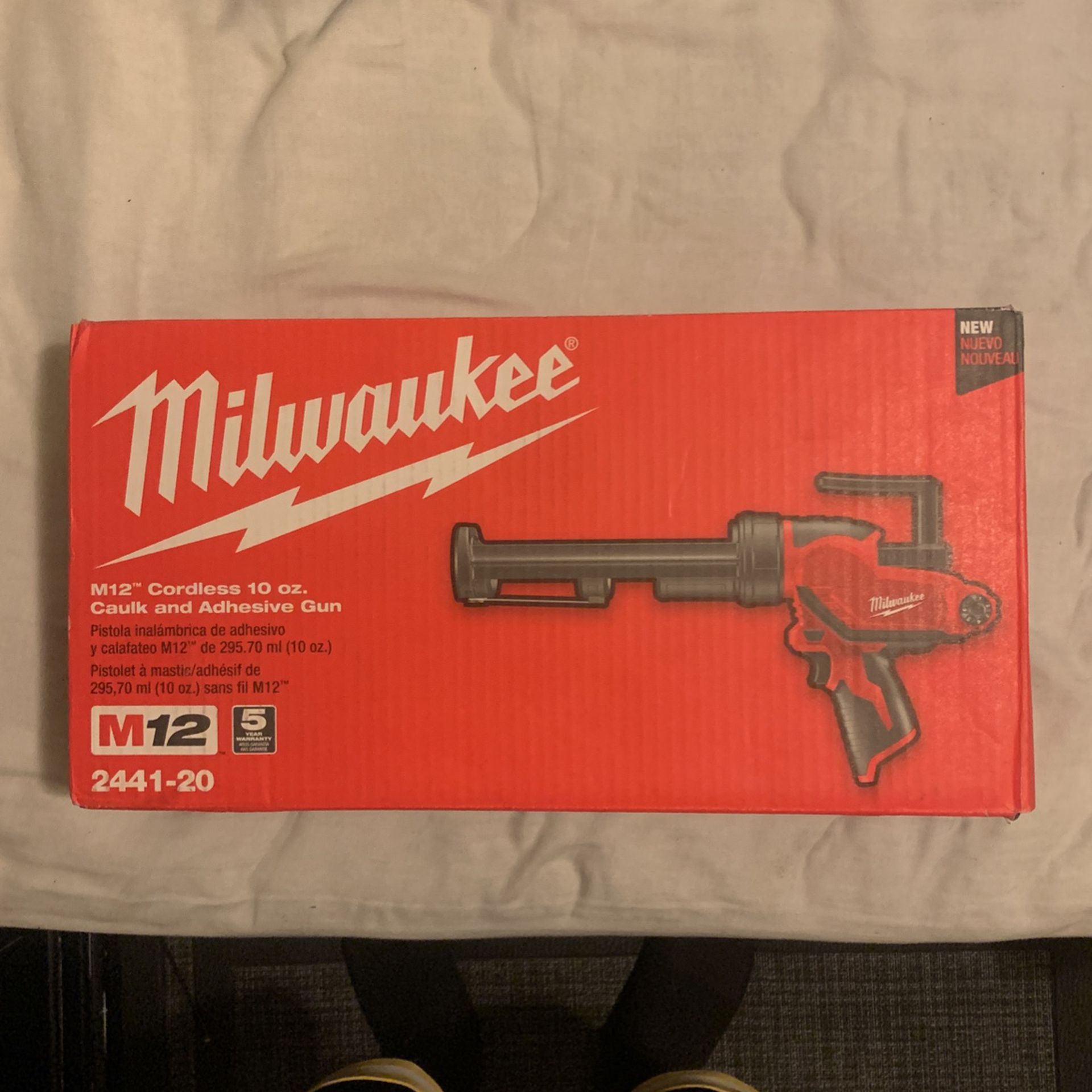 Milwaukee Cordless Caulking Gun 