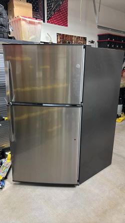 GE Stainless Steel refrigerator New