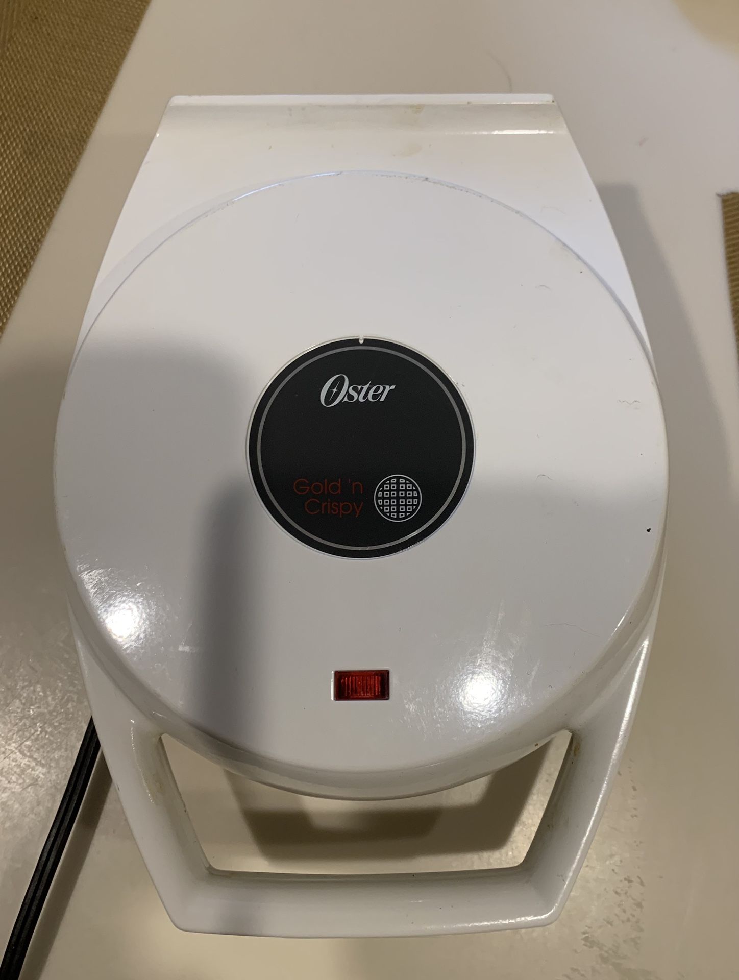 oster gold n crispy waffle maker round normal wear preown works good