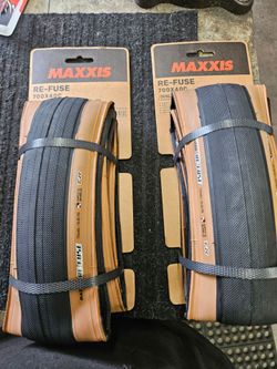MAXXIS Re-Fuse 700x40c TR tires