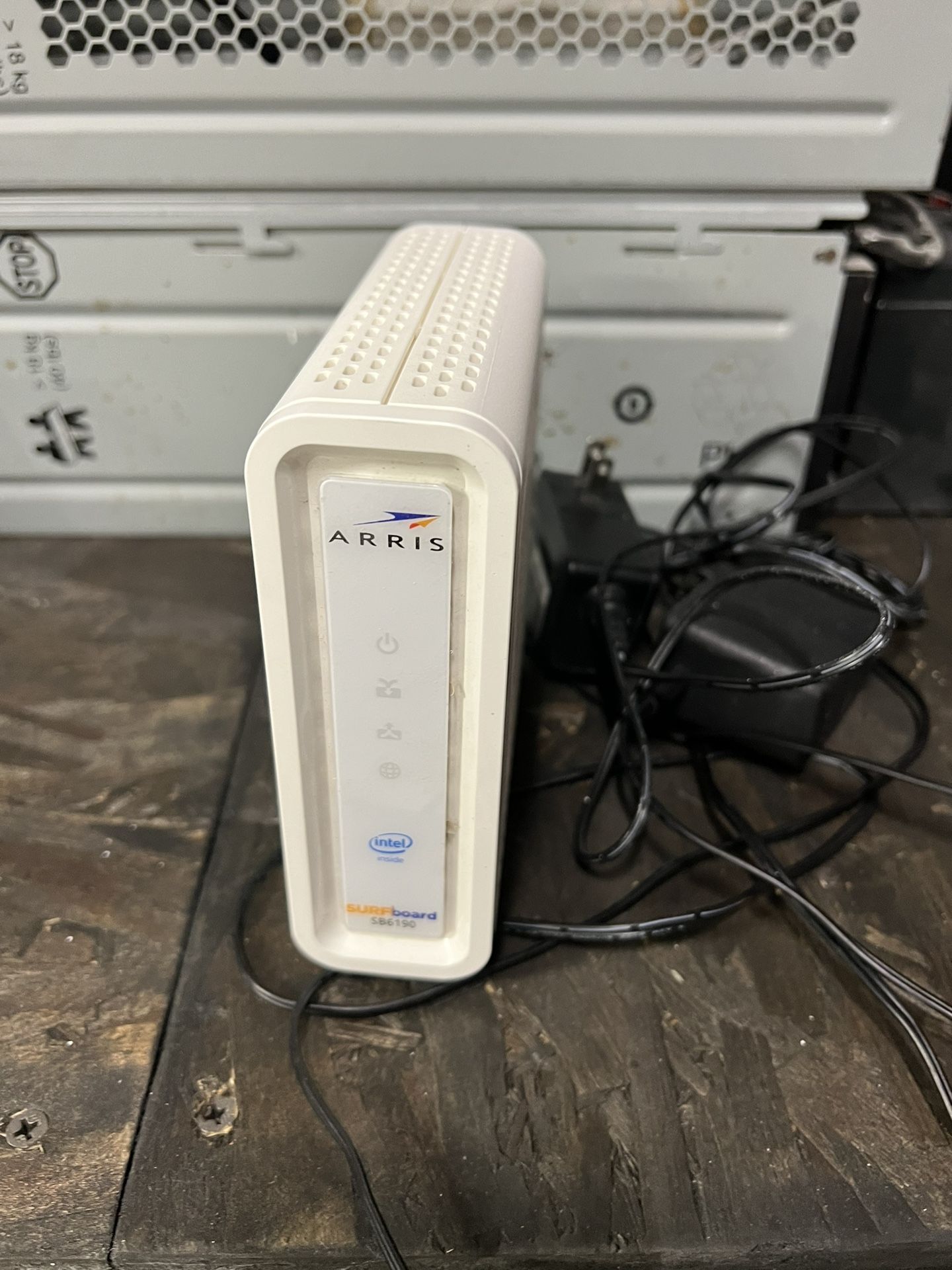Modem Router Arris Surfboard SB6190