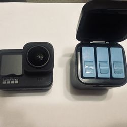 Gopro 9 + Max Lens + 3 Batteries + Charger Box