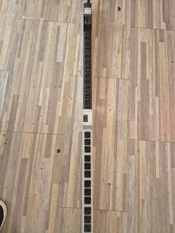 24 outlet power strip with breakers