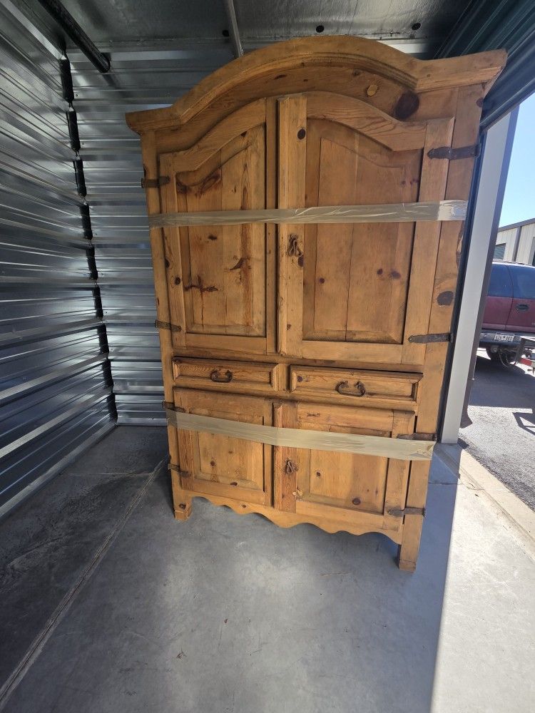 Solid Wooden TV Cabinet 