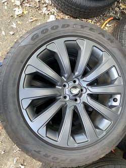 Land rover Wheels With Almost New Tires