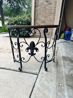 Entry way table