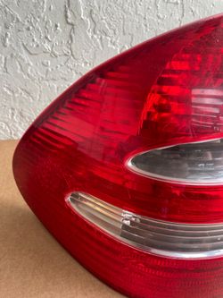 Mercedes Benz E320 Right Rear Tail Light