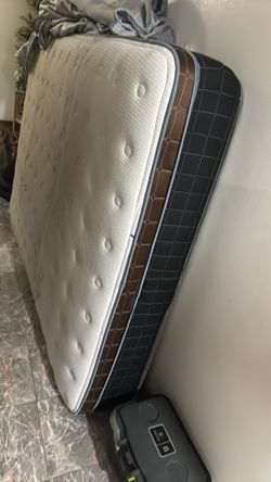 Queen size bed used still in good condition no