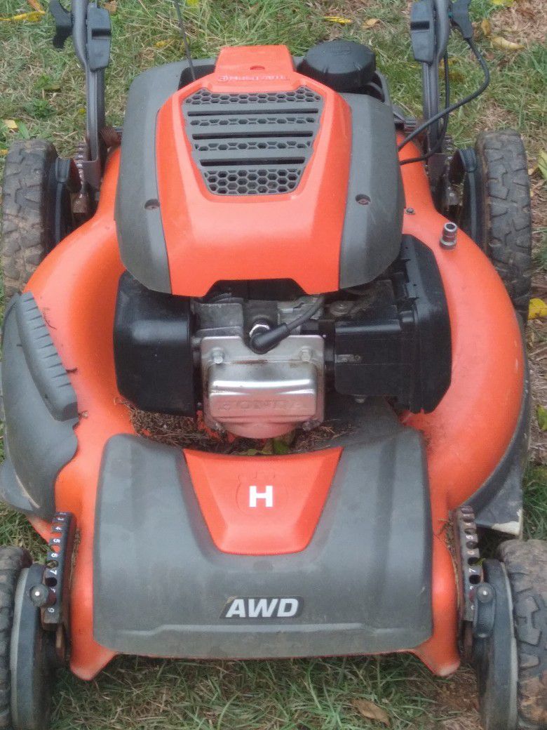Husqvarna All-wheel Drive Push Mower Does Not Have A Grass Catcher Bag