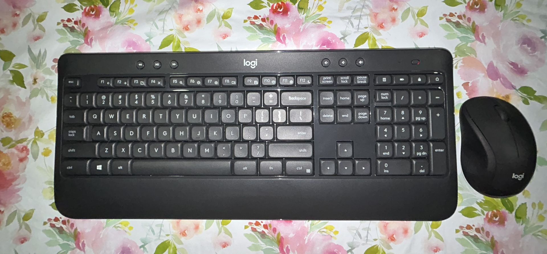 Logi Wireless Keyboard w/ Mouse