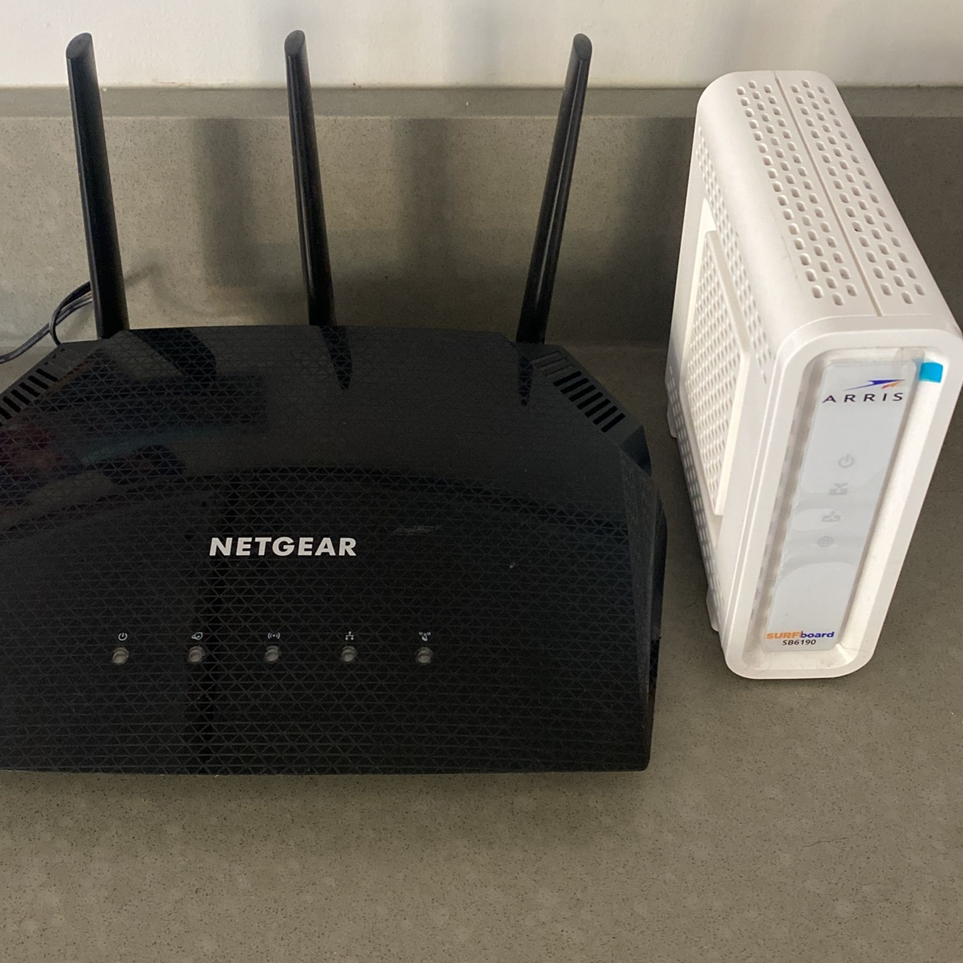 Arris Surfboard Cable Modem And Netgear Wifi Router