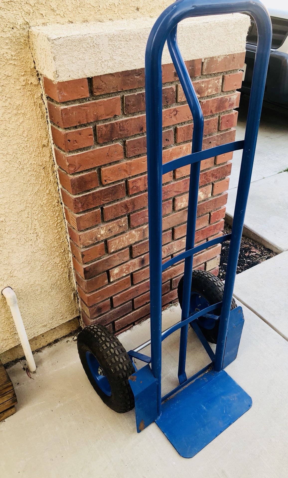 Haul Master 700lb Capacity Bigfoot Hand Truck for Sale in Chino Hills