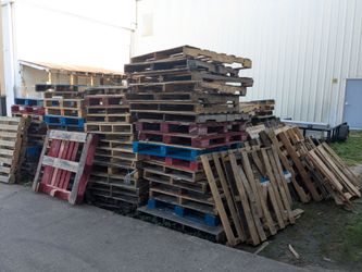 Free pallets garland