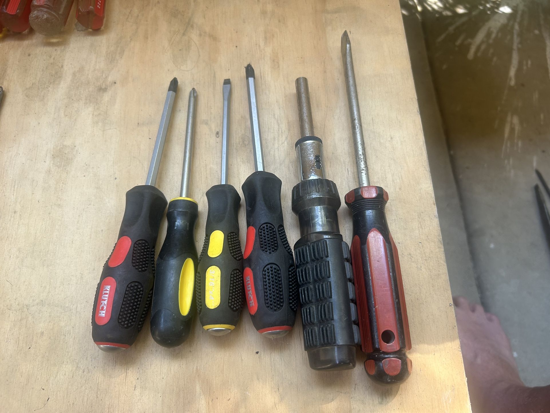Lot Of 6 Screwdrivers ----- Lot 3 