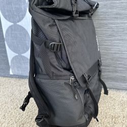 Thule Covert camera backpack rolltop DSLR dark shadow gray water resistant