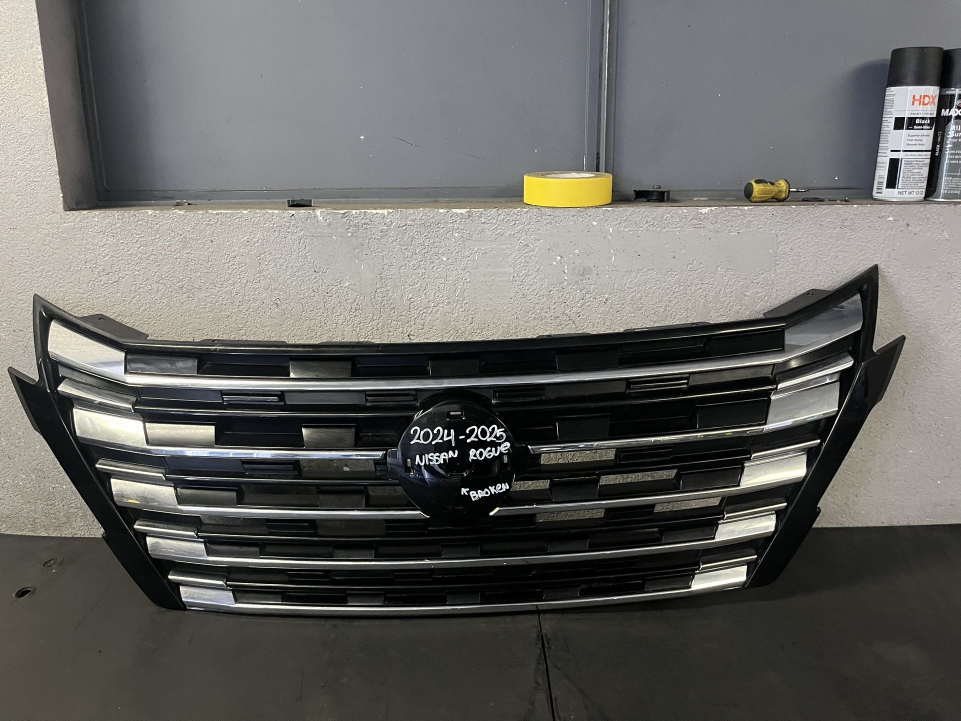 2024-2025 NISSAN ROGUE GRILL OEM USED