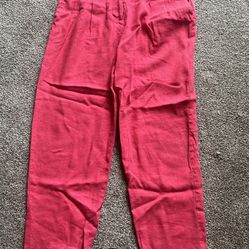 Stylish fuchsia trousers from Boden. Ideal for any occasion. Cuffed at the bottom. Two button waist closure. 100% linen. Size 6R