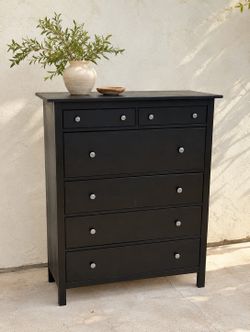 Midnight Manor 6 Drawer Dresser