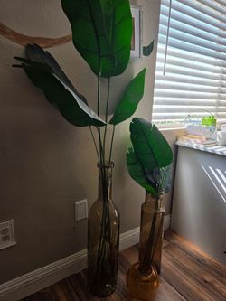 3 Glass vases / vases de vidrio