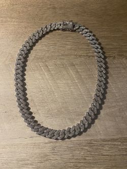 Iced Cuban Link Chain – White Gold Tone (Fully Iced, Luxury Style)