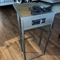 Side Table With plugins 