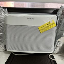 FRIGIDAIRE 12,000 BTU Smart Window Air Conditioner Wifi - $150 (Harlem )