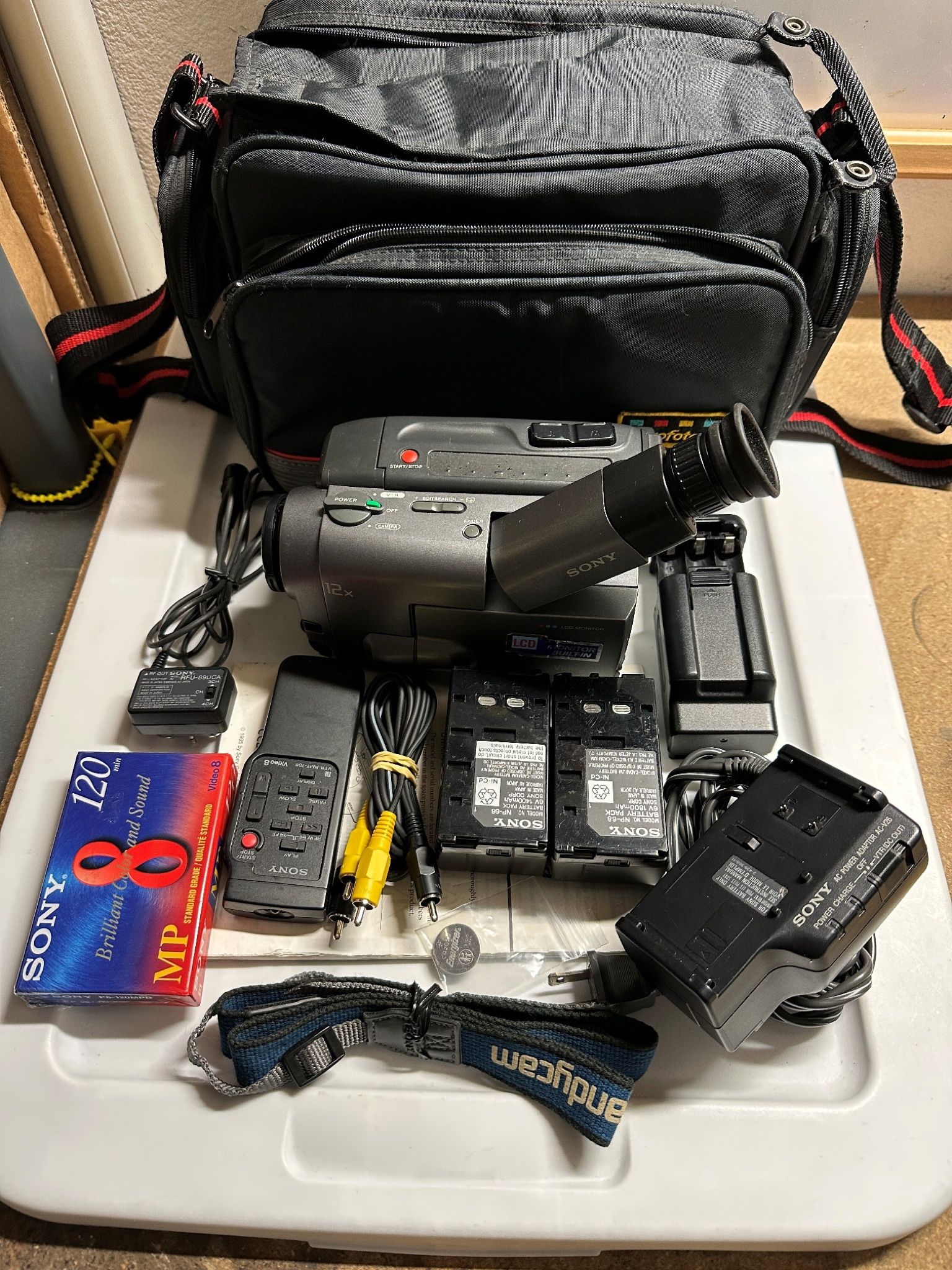 Sony Handycam CCD-TRV30 Video8 Video camcorder 8mm Cassette Playback Tape Player Camera