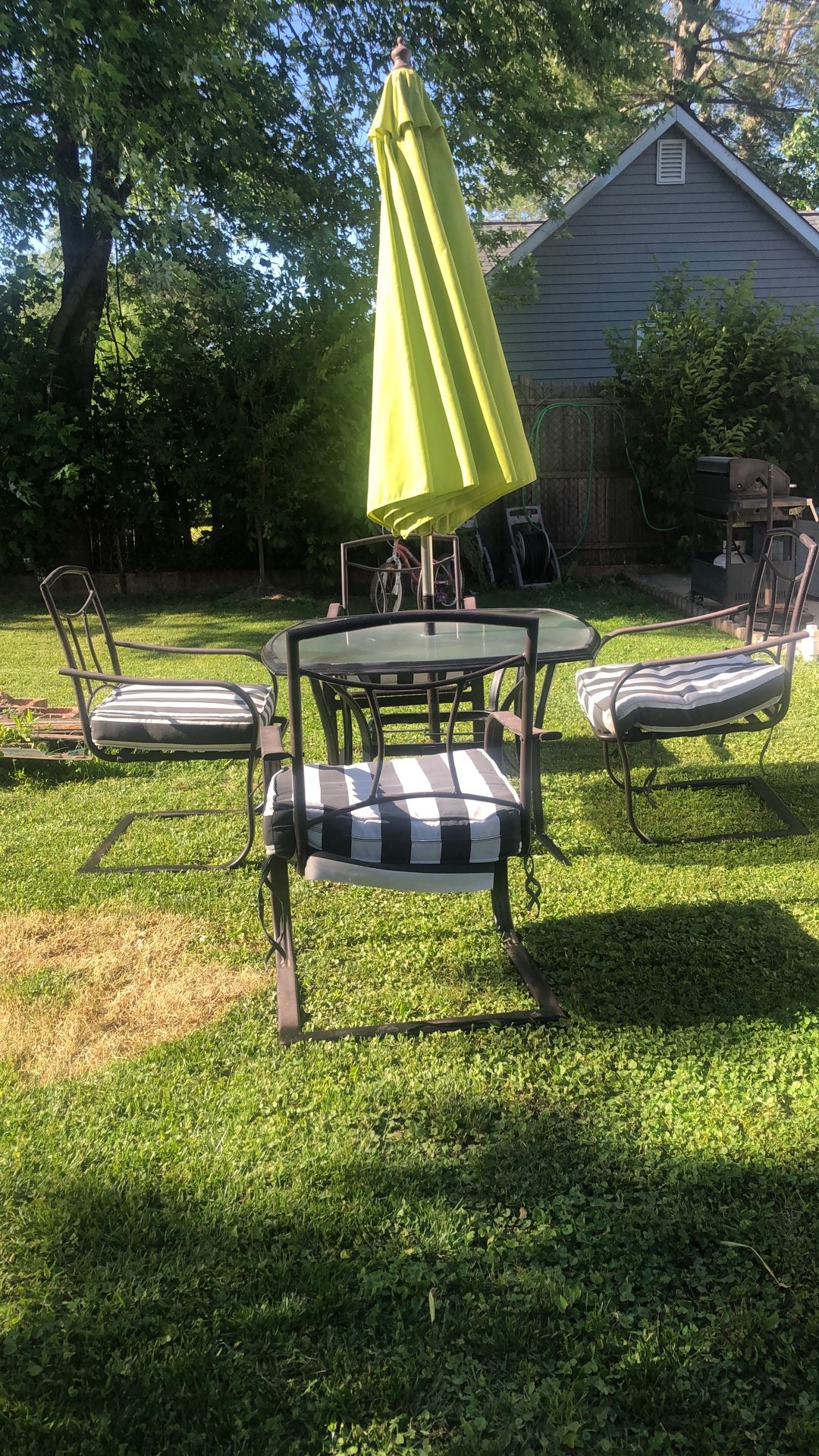 Garden Or Patio Seat Teybol 4 Chear And Umbrela All200$