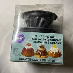 Wilton Non-Stick Aluminum Mini Fluted Bundt Cake Pans set Of Three Pans.